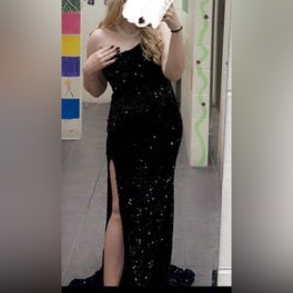 The dress collection woman’s formal gown, size large, EUC worn once - Picture 4 of 7